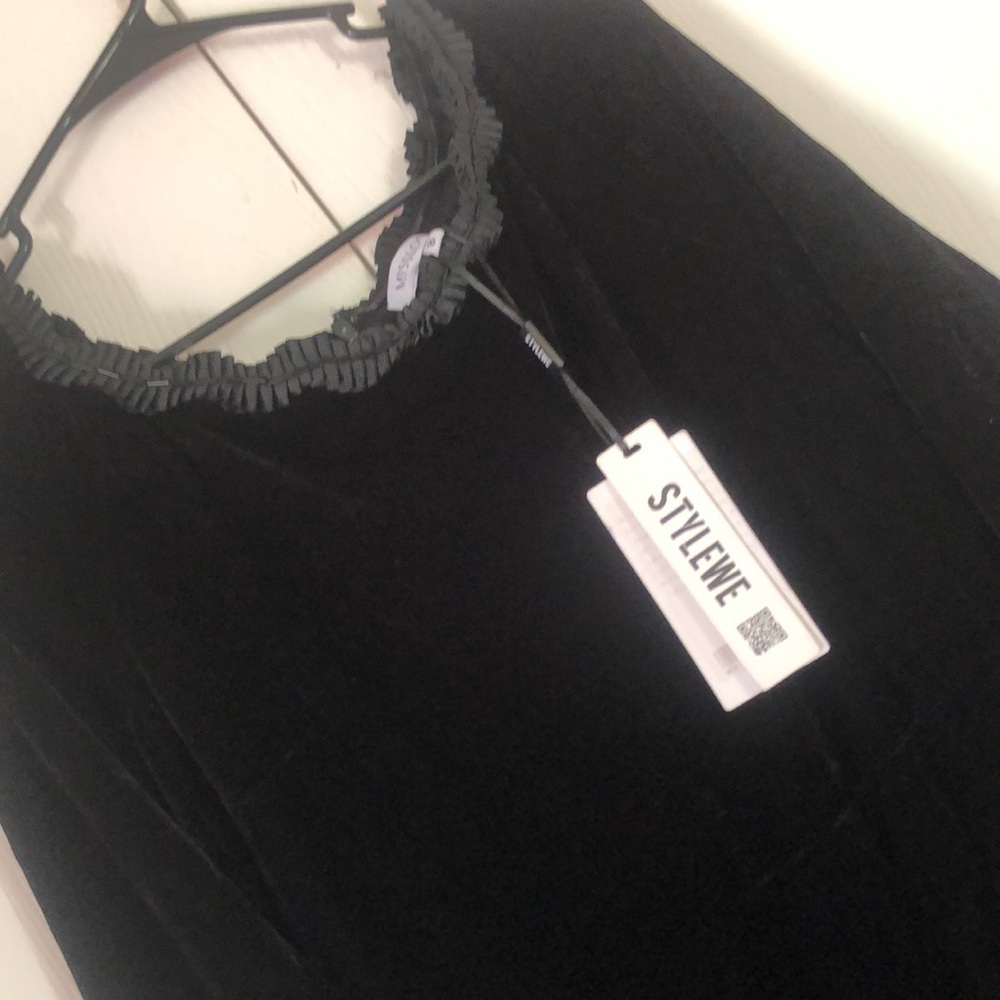 Woman’s black fall velvet wiggle mermaid dark fairy ruffle midi dress
